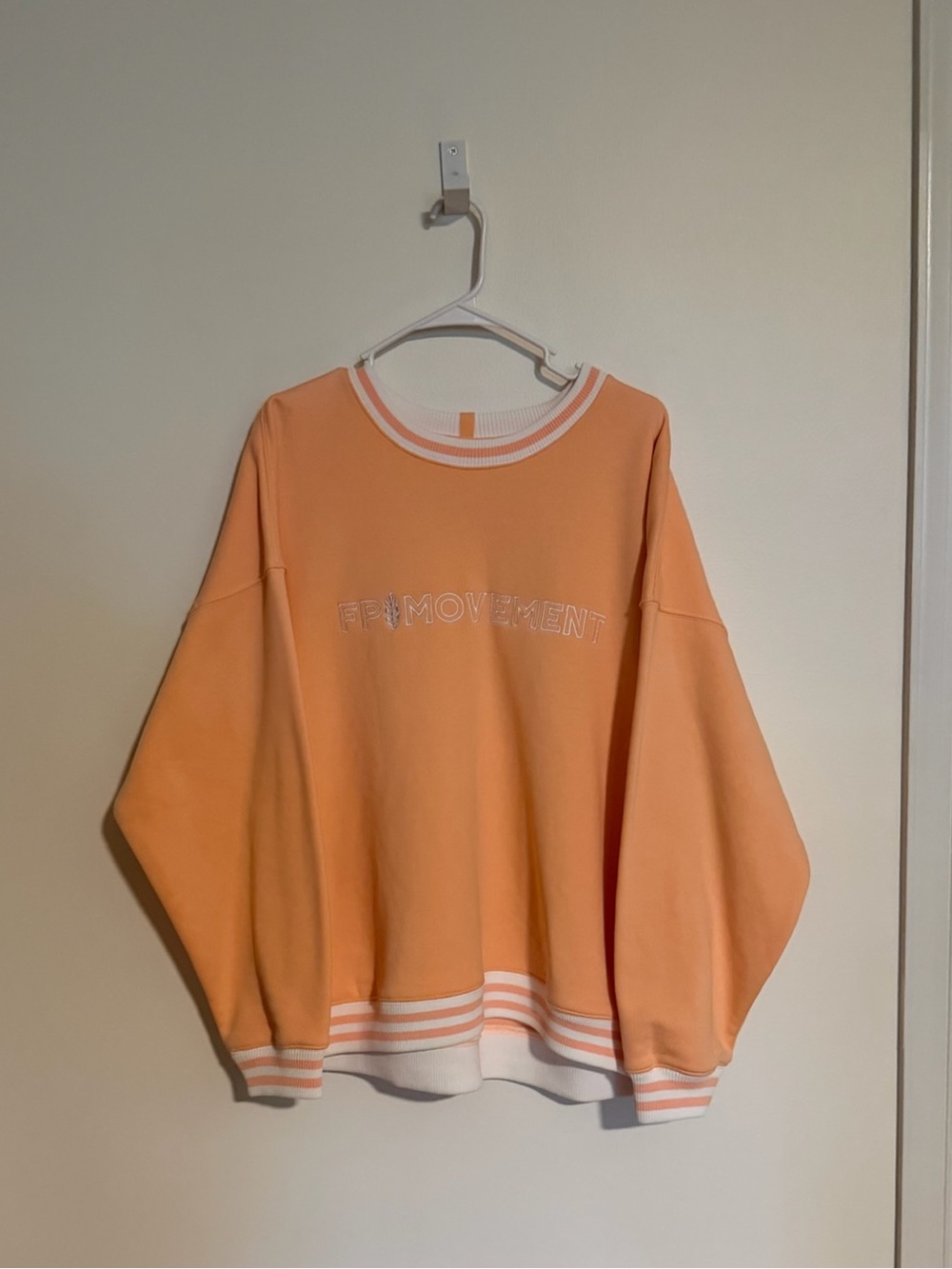 Free People All Star Collegiate Logo Pullover Crewneck Sweatshirt, NWOT, Size L - Picture 4 of 6